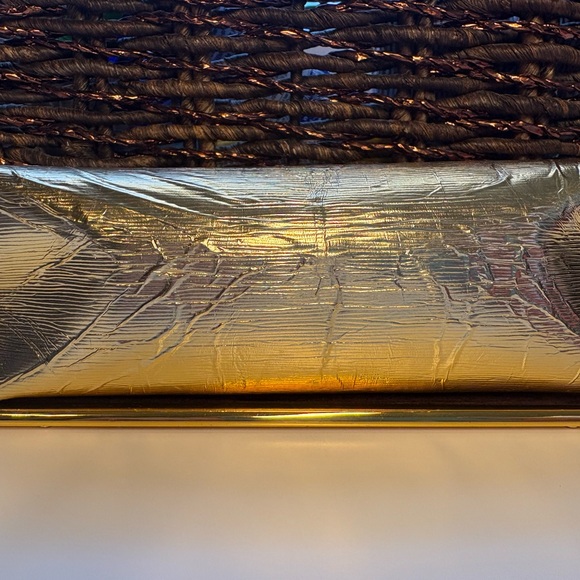 GIVEAWAY 
Tory Burch mini magnetic pouch - Picture 4 of 5